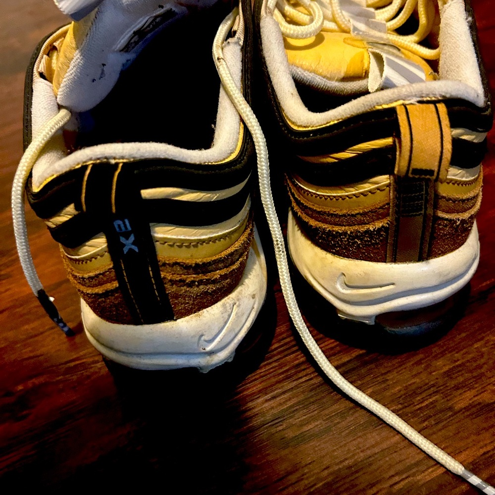 Nike - Picture 4 of 6